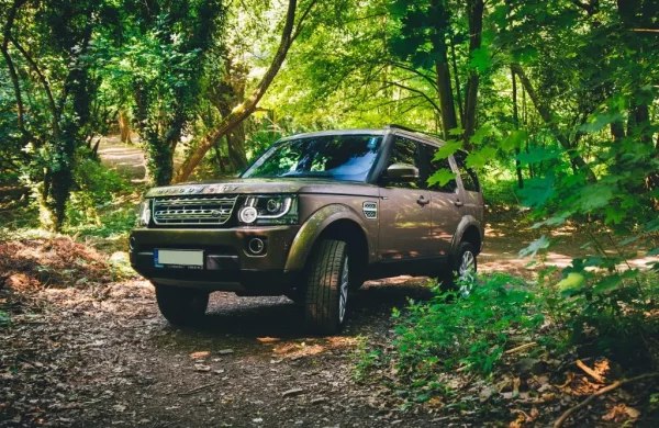 Używany Land Rover Discovery z hakiem holowniczym - fot. AAA AUTO